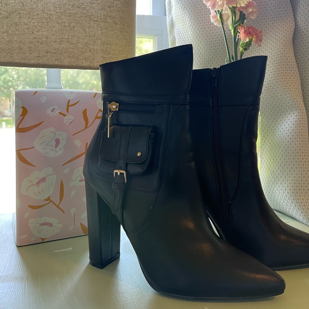 Black Side Pocket Booties